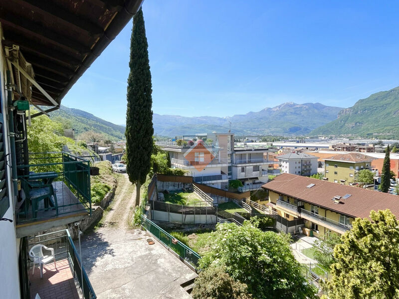 Rovereto - ampio 3 camere con poggioli e cantina