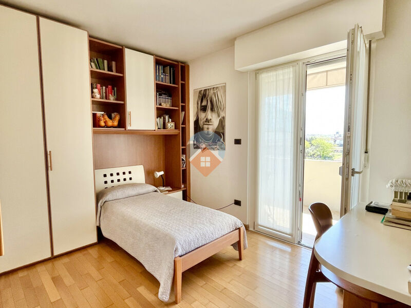 Trento - ampio 3 camere con 2 bagni ristrutturato con garage