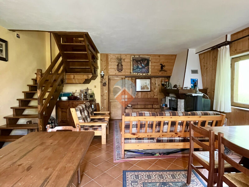 Brentonico - porzione di casa bifamiliare con 1.500mq di terreno