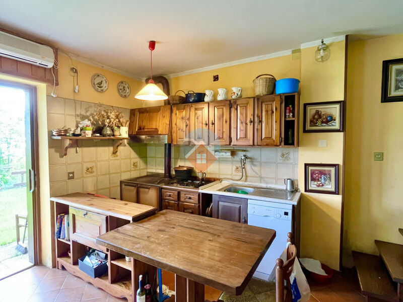 Brentonico - porzione di casa bifamiliare con 1.500mq di terreno