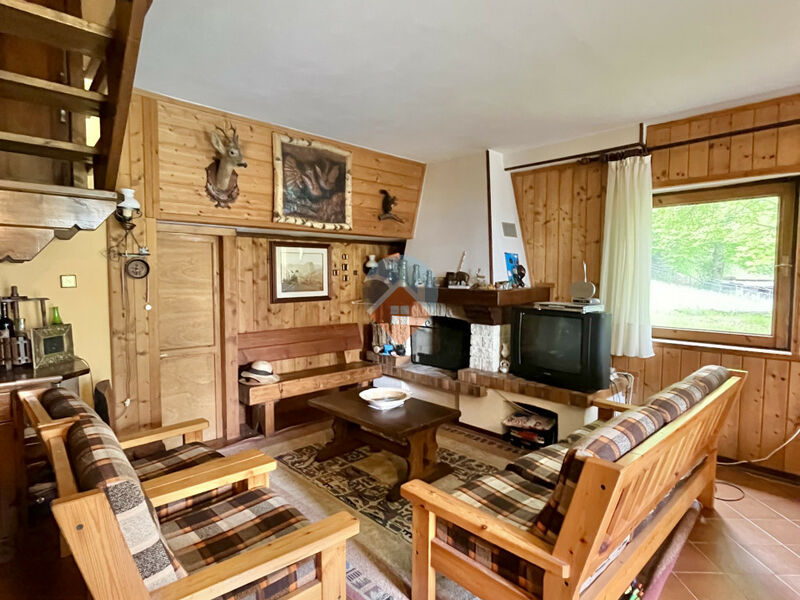 Brentonico - porzione di casa bifamiliare con 1.500mq di terreno