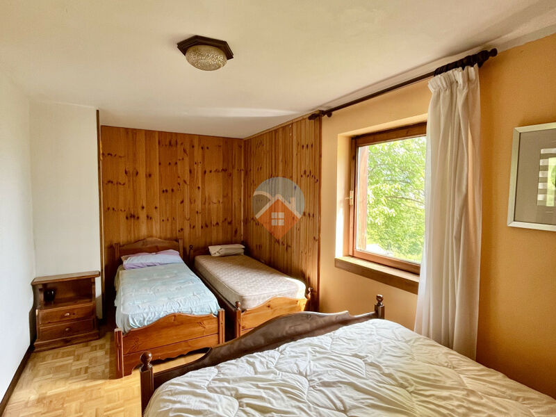 Brentonico - porzione di casa bifamiliare con 1.500mq di terreno