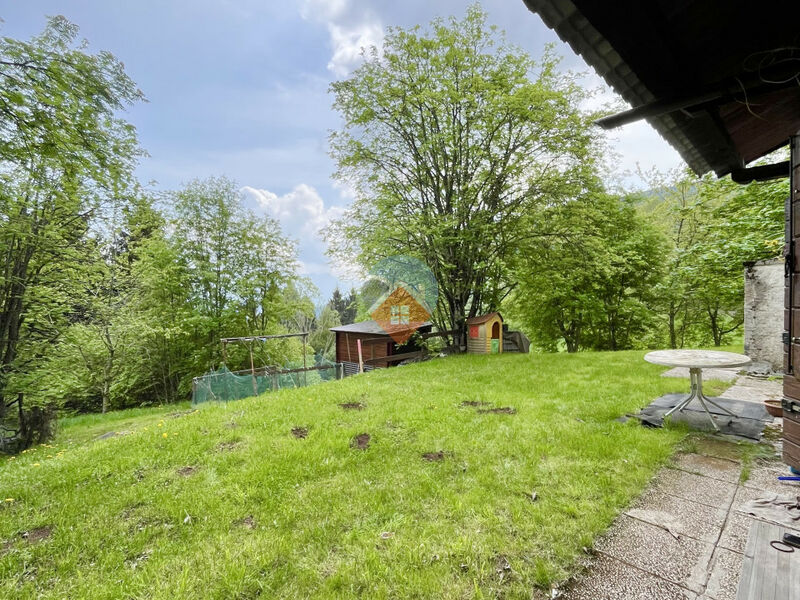 Brentonico - porzione di casa bifamiliare con 1.500mq di terreno