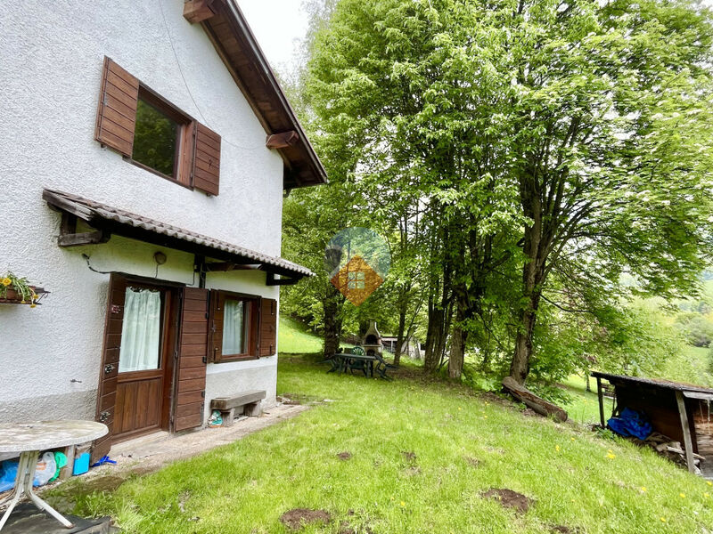 Brentonico - porzione di casa bifamiliare con 1.500mq di terreno