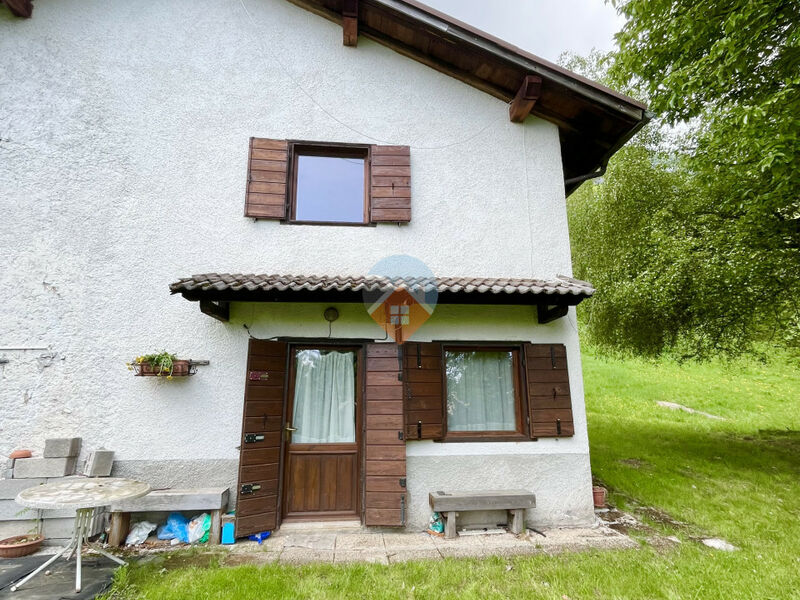 Brentonico - porzione di casa bifamiliare con 1.500mq di terreno