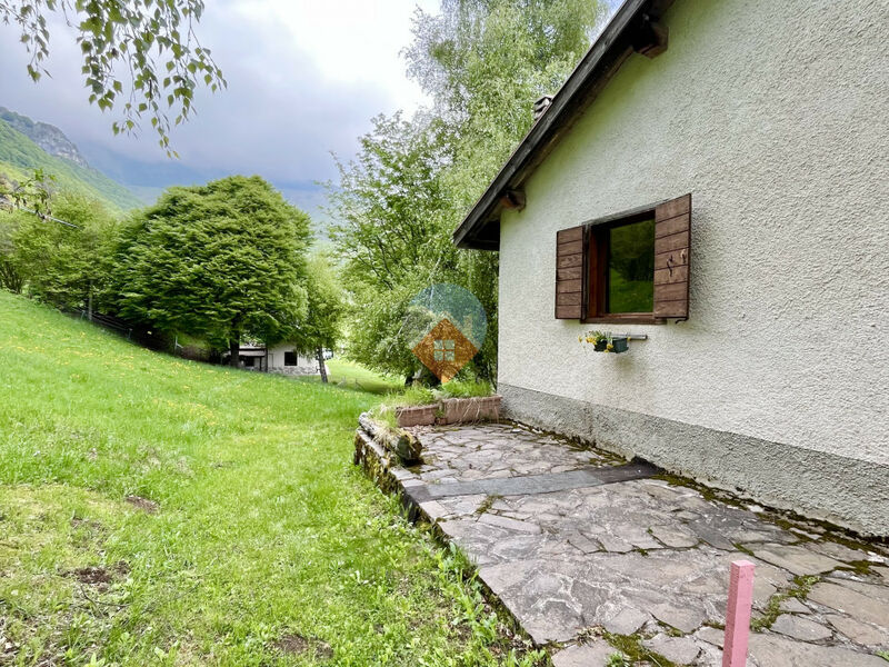 Brentonico - porzione di casa bifamiliare con 1.500mq di terreno
