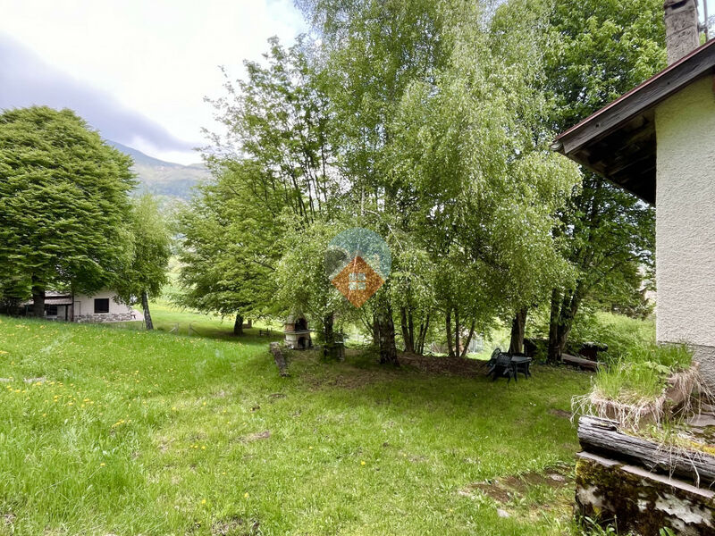 Brentonico - porzione di casa bifamiliare con 1.500mq di terreno
