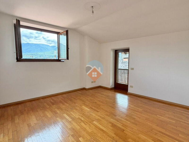 Isera - Spazioso Trilocale in Vendita a Marano d'Isera