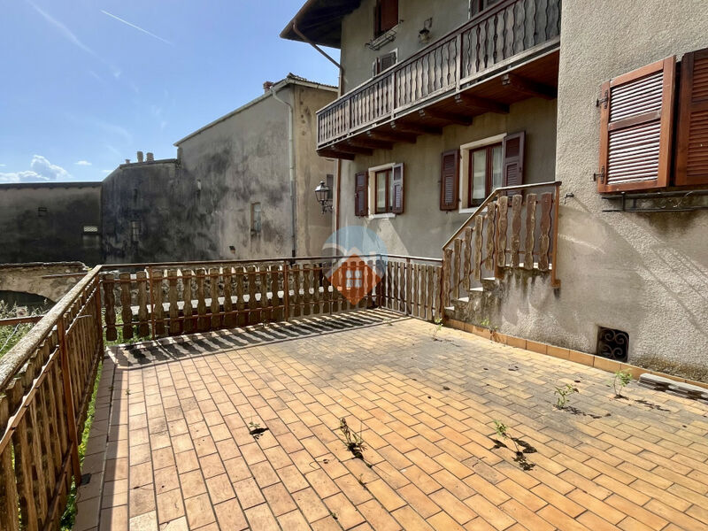 Villa Lagarina - duplex con giardino terrazza e garage