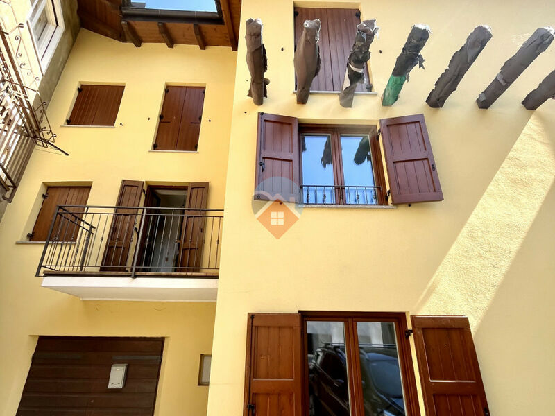 Villa Lagarina - porzione di casa già semi-ristrutturata con bilocale e appartamento al grezzo