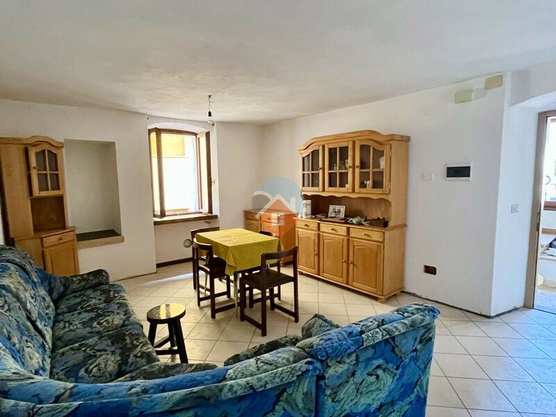 Villa Lagarina - porzione di casa già semi-ristrutturata con bilocale e appartamento al grezzo