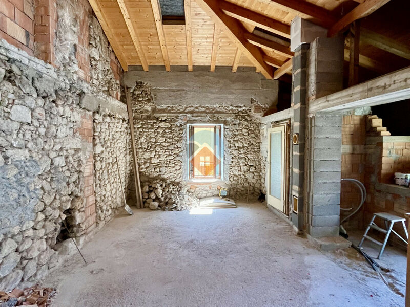 Villa Lagarina - porzione di casa già semi-ristrutturata con bilocale e appartamento al grezzo