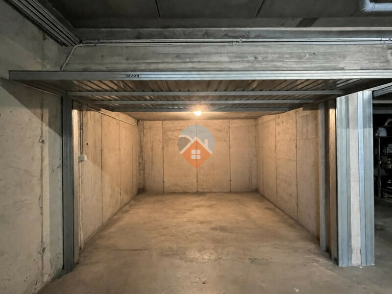 Garage con posto auto