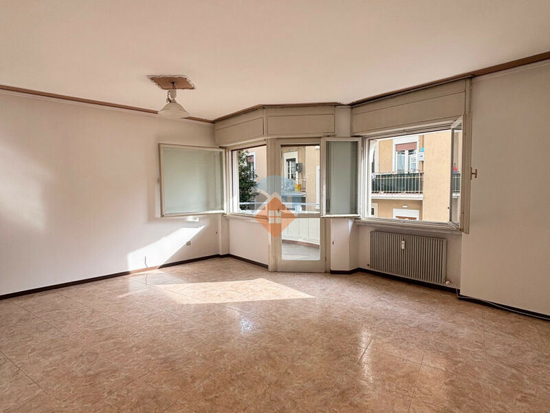 Rovereto - Quadrilocale in centro con cantina e terrazzino!