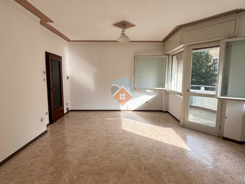 Rovereto - Quadrilocale in centro con cantina e terrazzino!