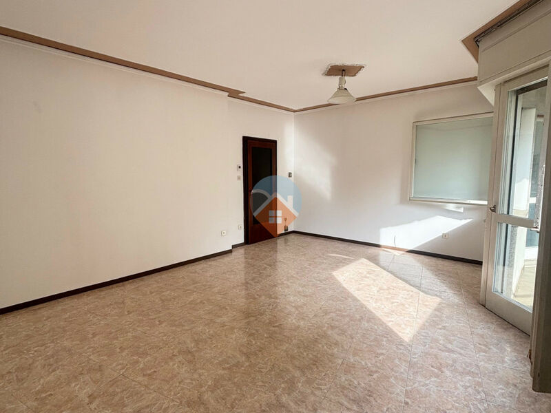 Rovereto - Quadrilocale in centro con cantina e terrazzino!