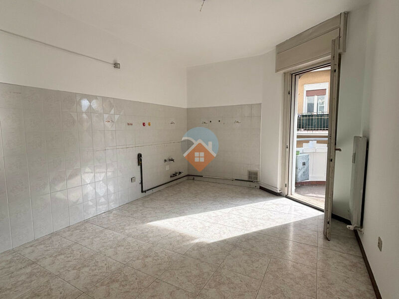 Rovereto - Quadrilocale in centro con cantina e terrazzino!