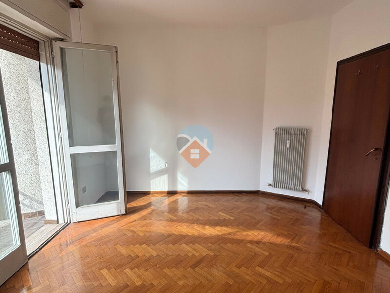 Rovereto - Quadrilocale in centro con cantina e terrazzino!