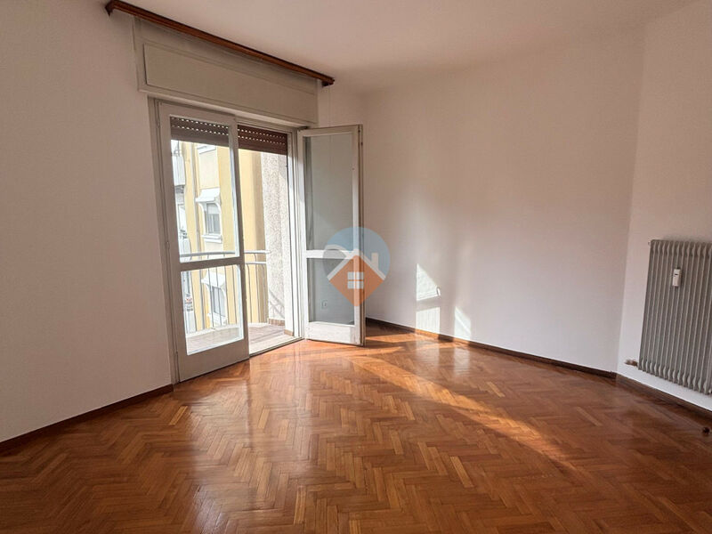 Rovereto - Quadrilocale in centro con cantina e terrazzino!
