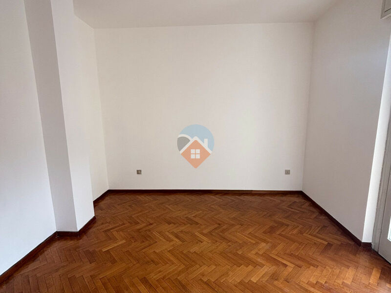 Rovereto - Quadrilocale in centro con cantina e terrazzino!