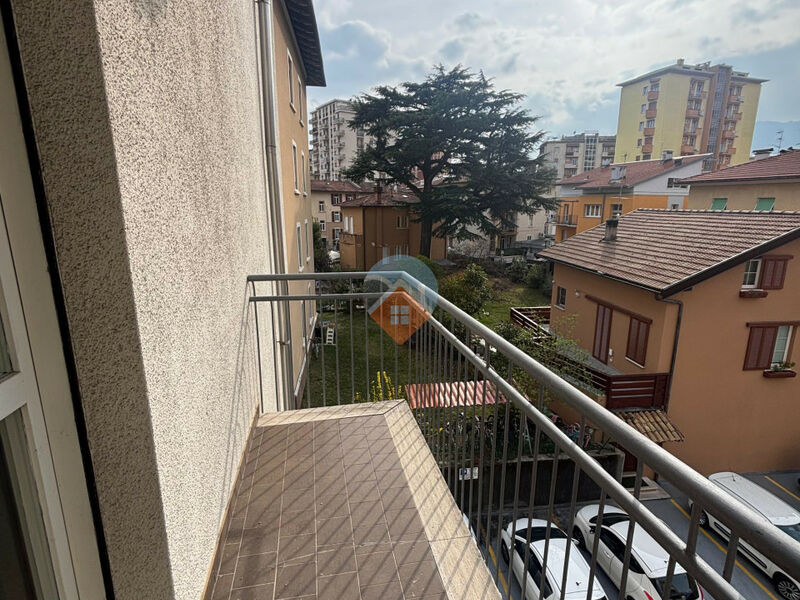 Rovereto - Quadrilocale in centro con cantina e terrazzino!