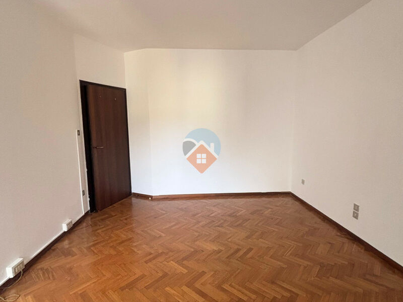 Rovereto - Quadrilocale in centro con cantina e terrazzino!