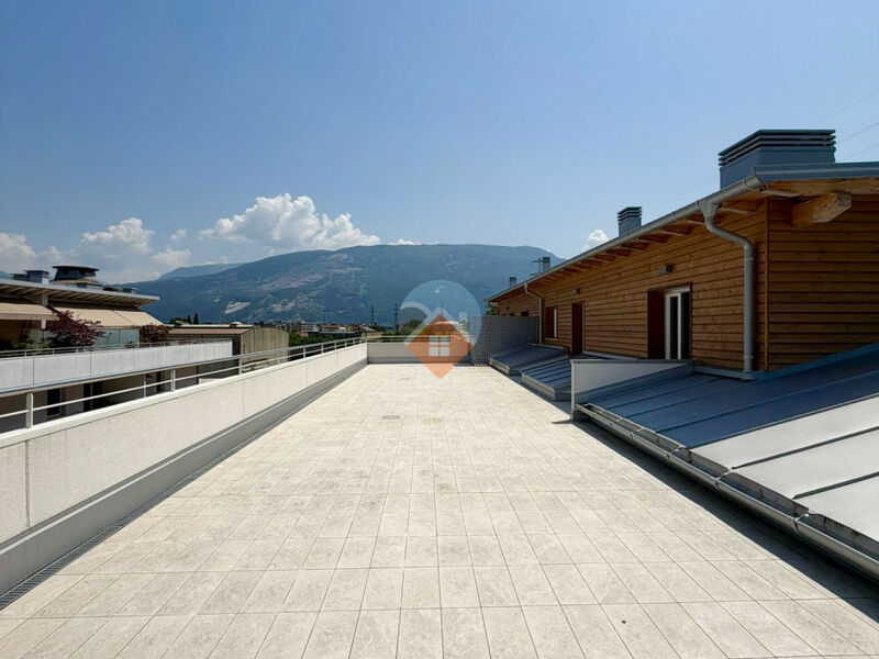 spendido attico con terrazza, 2 camere e pertinenze