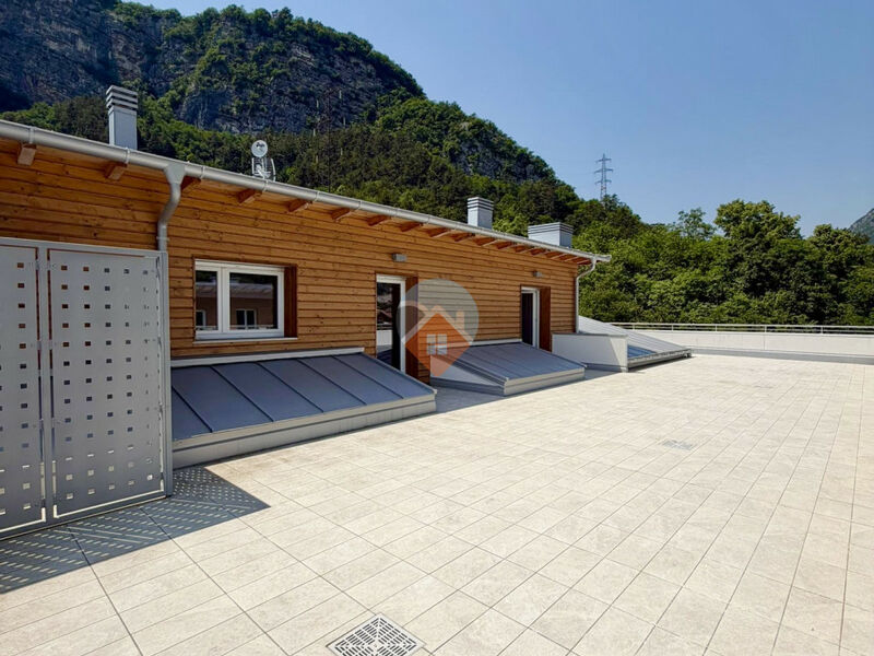 Mori - spendido attico con terrazza, 2 camere e pertinenze