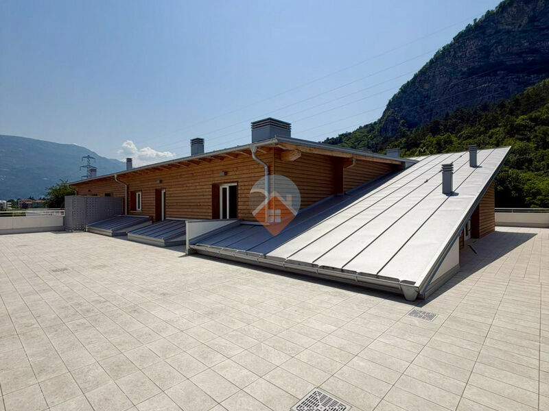 Mori - spendido attico con terrazza, 2 camere e pertinenze