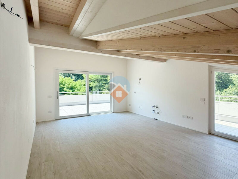 Mori - spendido attico con terrazza, 2 camere e pertinenze