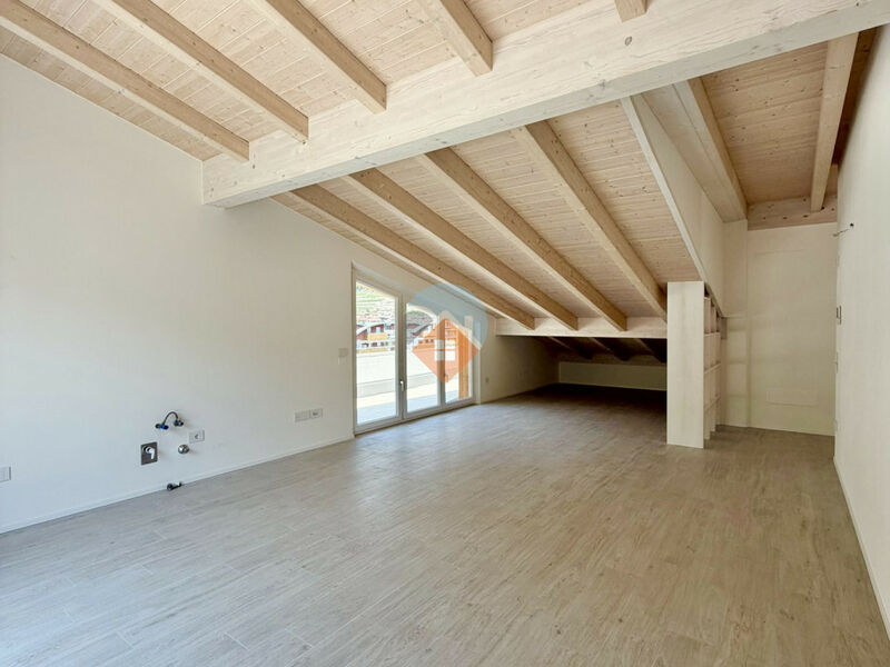 Mori - spendido attico con terrazza, 2 camere e pertinenze