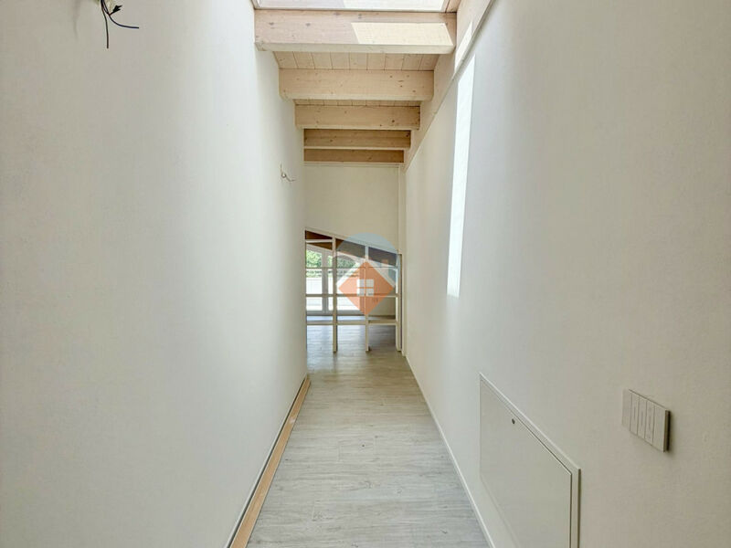 Mori - spendido attico con terrazza, 2 camere e pertinenze