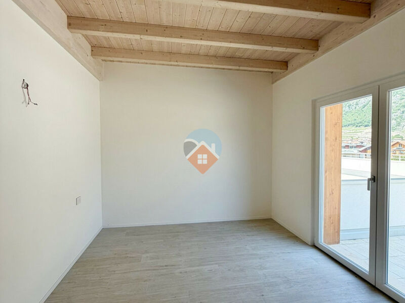 Mori - spendido attico con terrazza, 2 camere e pertinenze