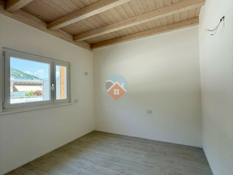 Mori - spendido attico con terrazza, 2 camere e pertinenze