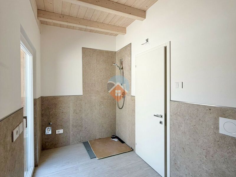Mori - spendido attico con terrazza, 2 camere e pertinenze