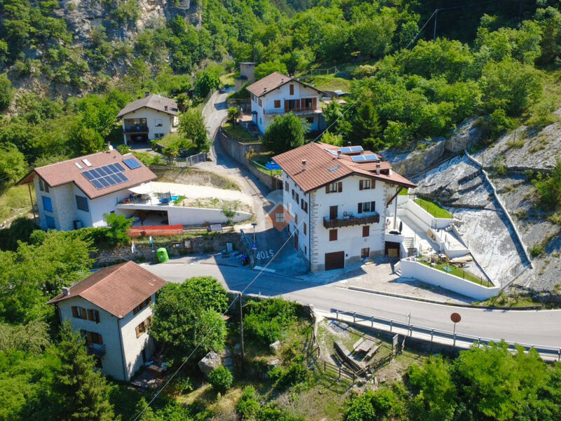 Rovereto - ampia mansarda con terrazza e garage