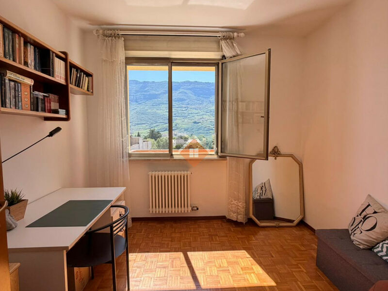 Rovereto - Luminoso ULTIMO piano con 2 CAMERE e GARAGE!