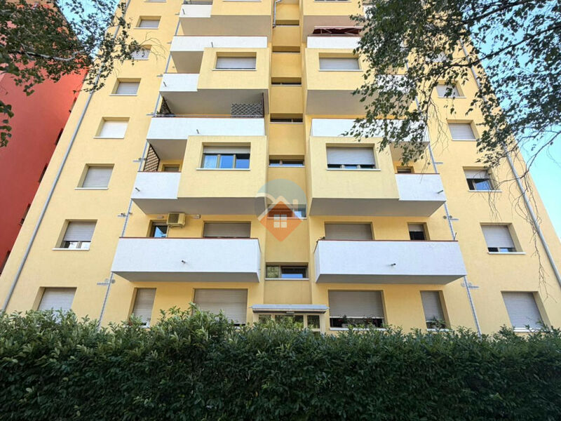 Rovereto - Luminoso ULTIMO piano con 2 CAMERE e GARAGE!