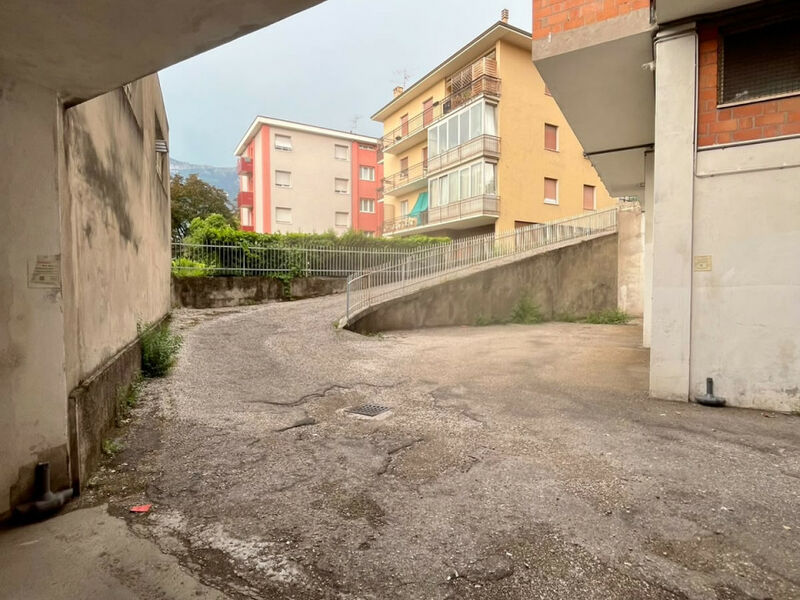 Rovereto - ampio garage soppalcabile in centro a rovereto