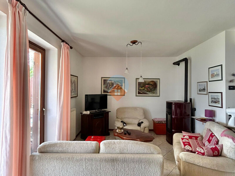 Villa Lagarina - Elegante Villa a Schiera nel Cuore di Castellano - Villa Lagarina