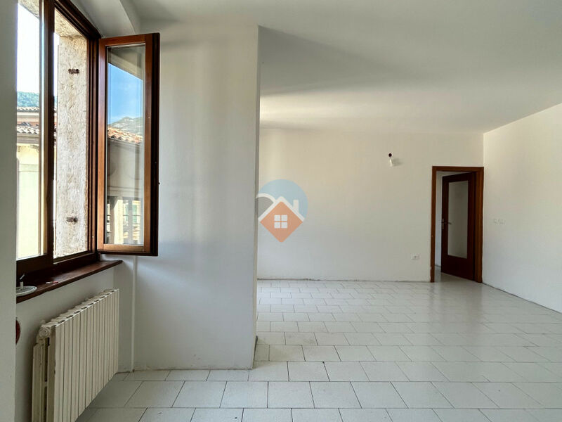 Ala - TRILOCALE in contesto di sole tre unità