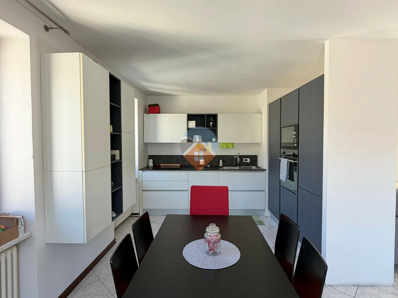 Mori - AMPIA PORZIONE di casa con PERTINENZE!