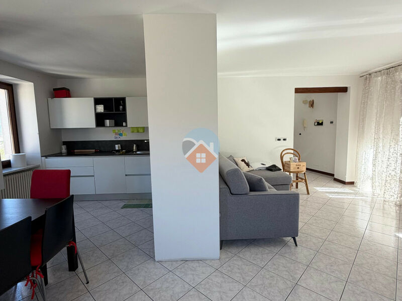 Mori - AMPIA PORZIONE di casa con PERTINENZE!