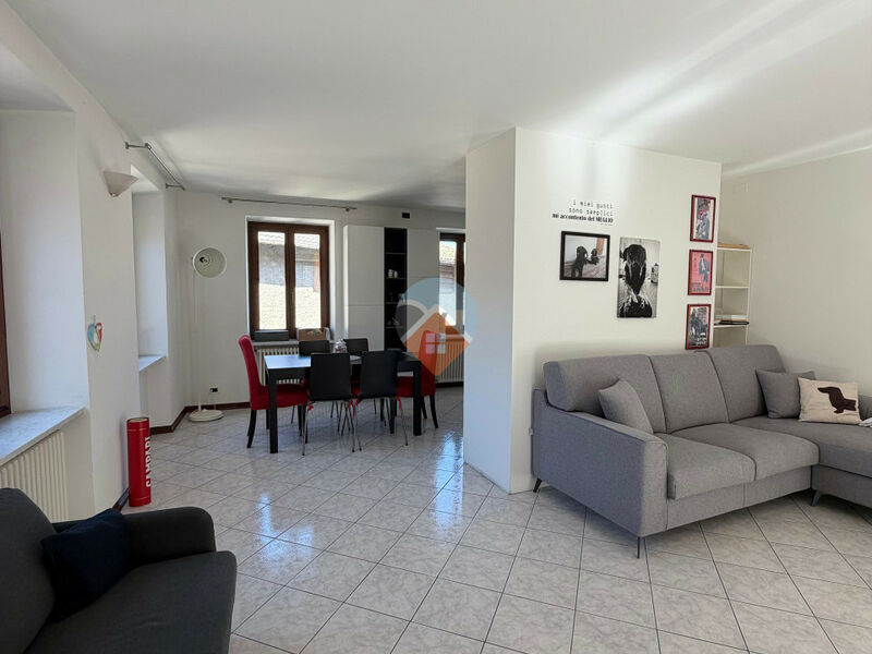 Mori - AMPIA PORZIONE di casa con PERTINENZE!
