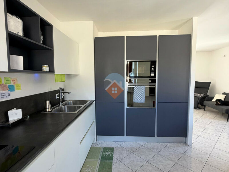 Mori - AMPIA PORZIONE di casa con PERTINENZE!