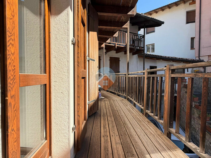 Mori - AMPIA PORZIONE di casa con PERTINENZE!