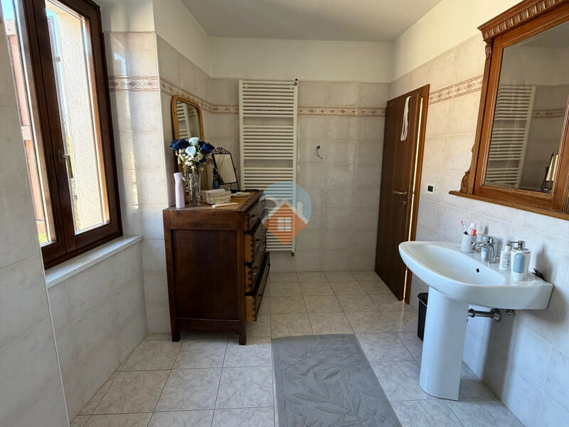 Mori - AMPIA PORZIONE di casa con PERTINENZE!