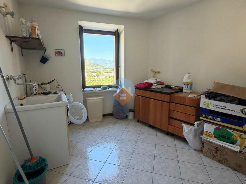 Mori - AMPIA PORZIONE di casa con PERTINENZE!