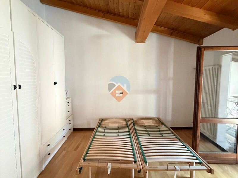 Mori - AMPIA PORZIONE di casa con PERTINENZE!