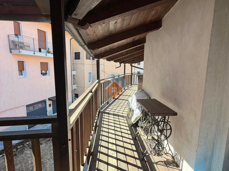 Mori - AMPIA PORZIONE di casa con PERTINENZE!